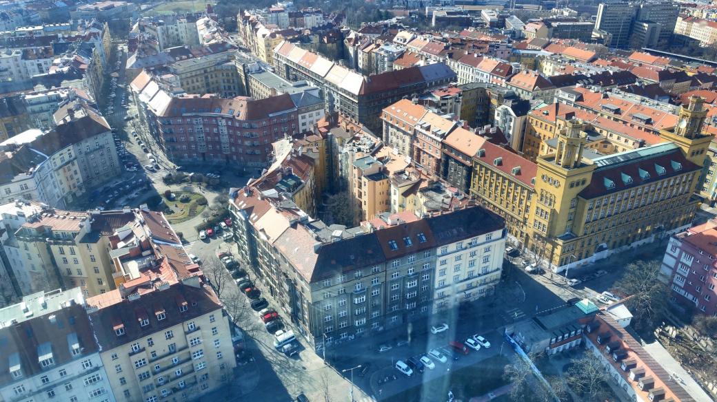 Pohled na Škroupovo náměstí z Žižkovské věže