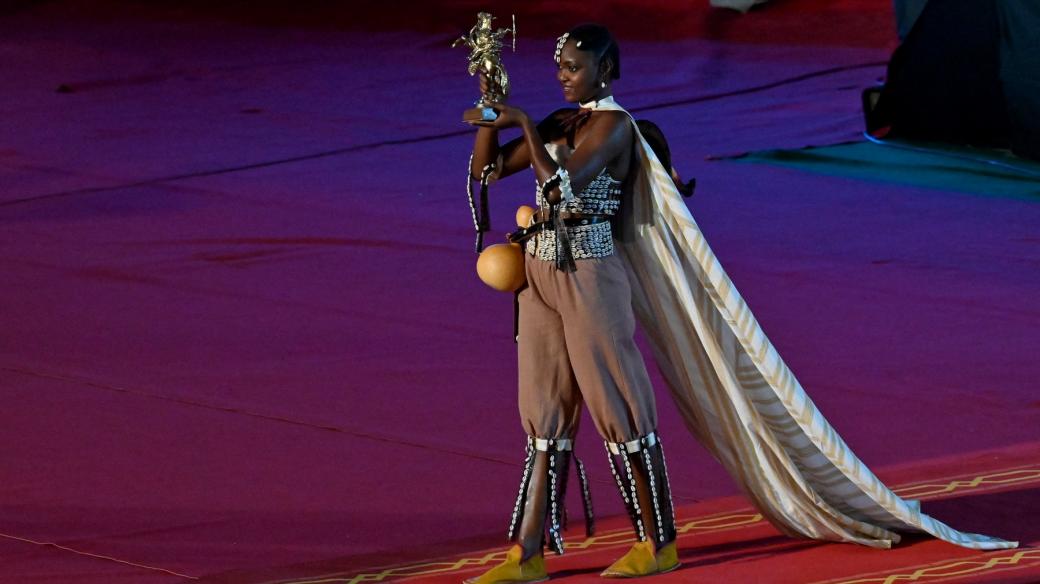 Trofej panafrického filmového festivalu v Ouagadougou znázorňuje princeznu Yennengu. Snímek z roku 2021