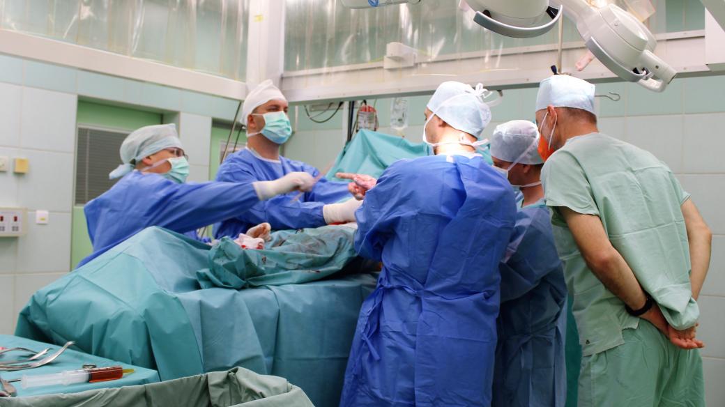 Operace kyčle v trutnovské nemocnici