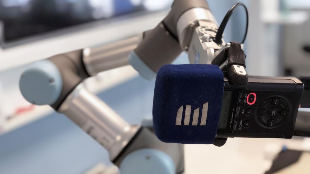 Robotické rameno s mikrofonem Českého rozhlasu