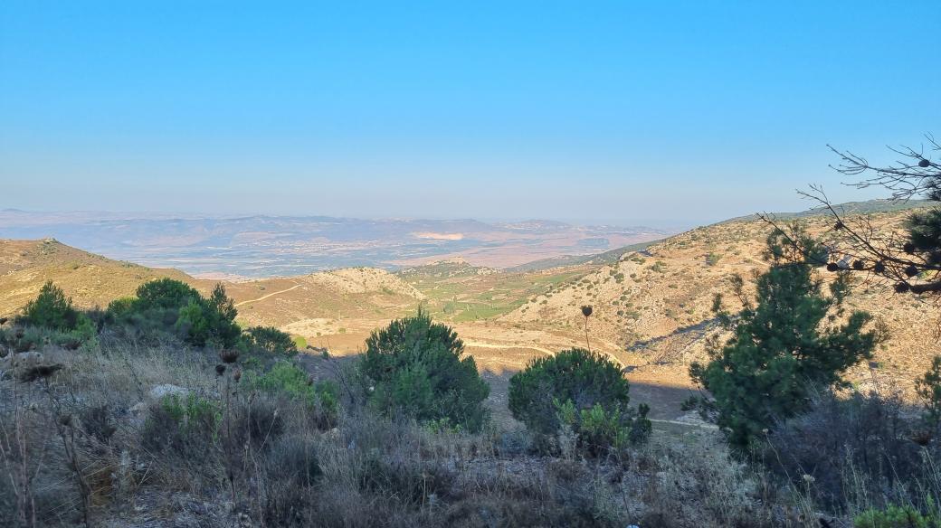 Jsou odtud vidět i Golanské výšiny a jejich syrská a i dnes už izraelská část