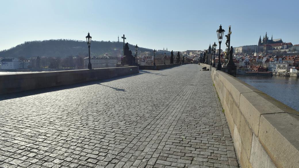Centrum Prahy v době koronavirové krize, Karlův most