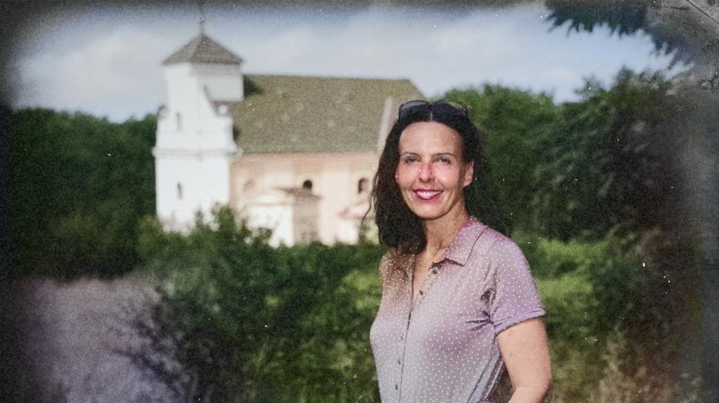 Karin Lednická: Šikmý kostel