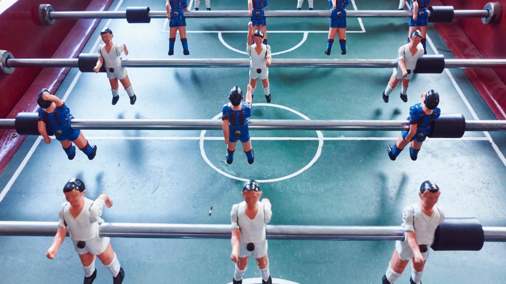 Stolní fotbal (Table football, elevated view)