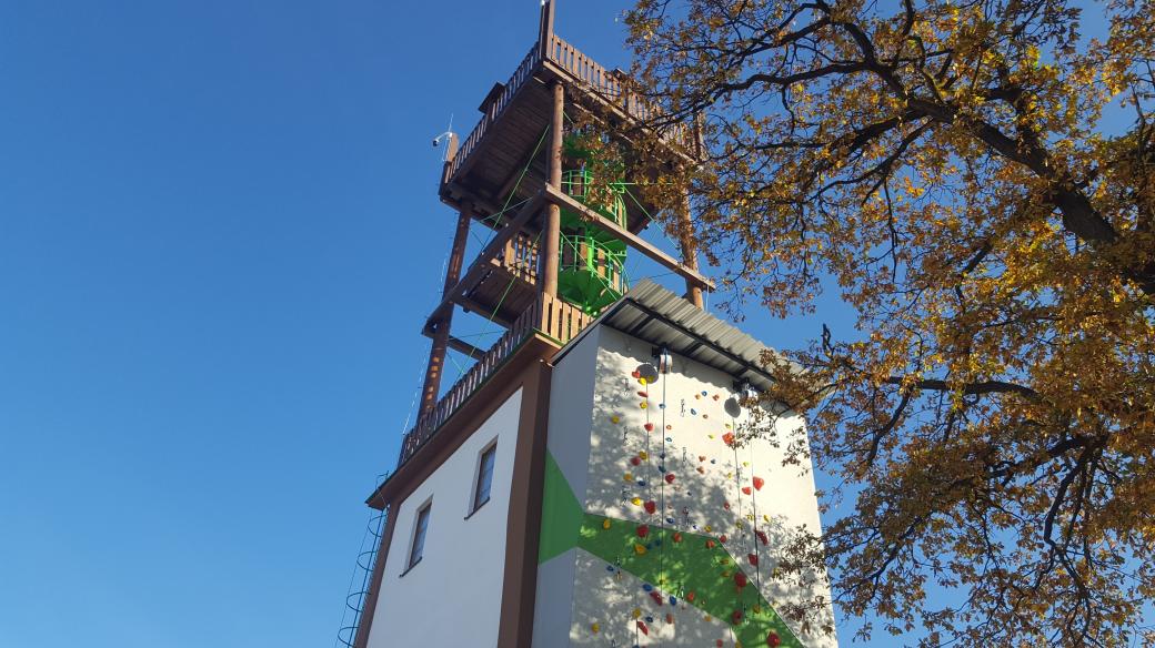 Šťastná věž se tyčí nad Spáleným Poříčím na jihu Plzeňska