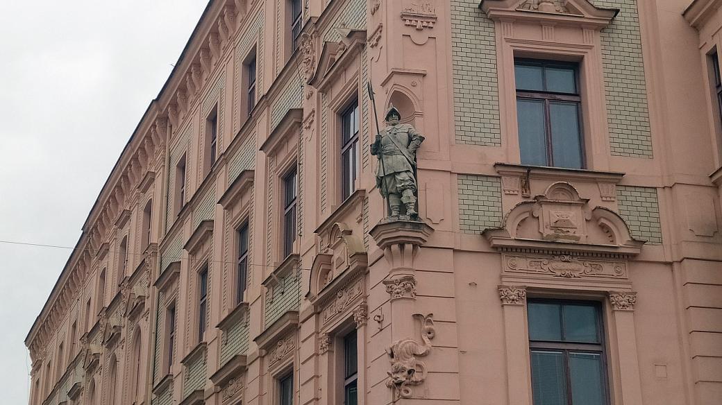 Dům U Zlatého růžence na náměstí Republiky v Plzni