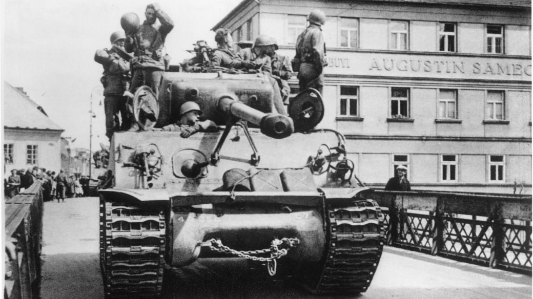 Americký tank Sherman v květnu 1945 v západních Čechách