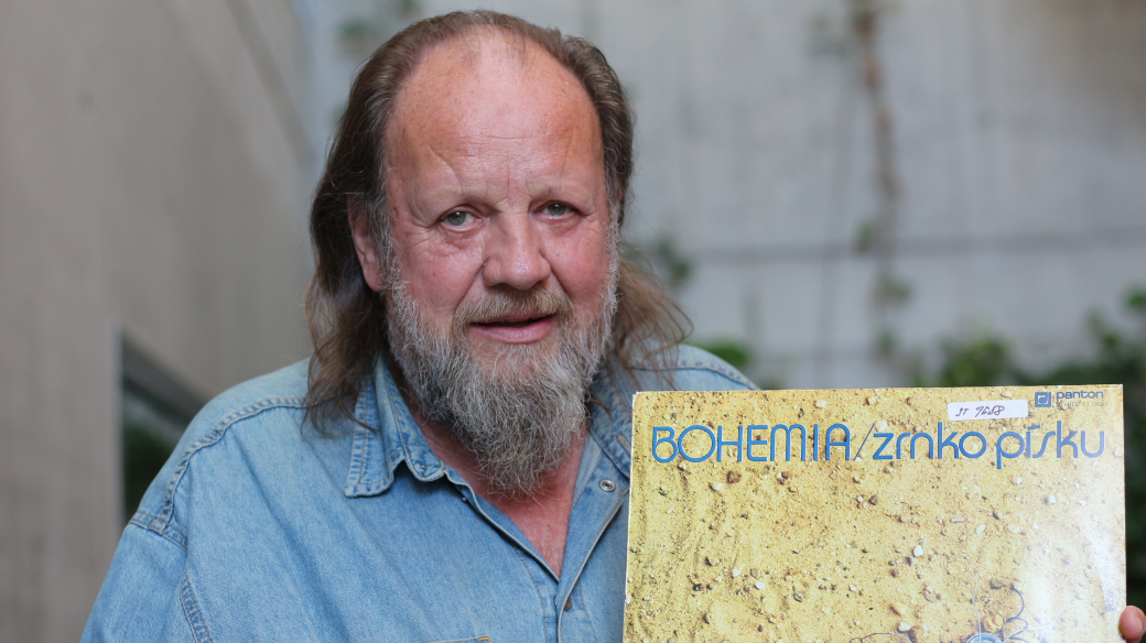 Lešek Semelka s deskou kapely Bohemia