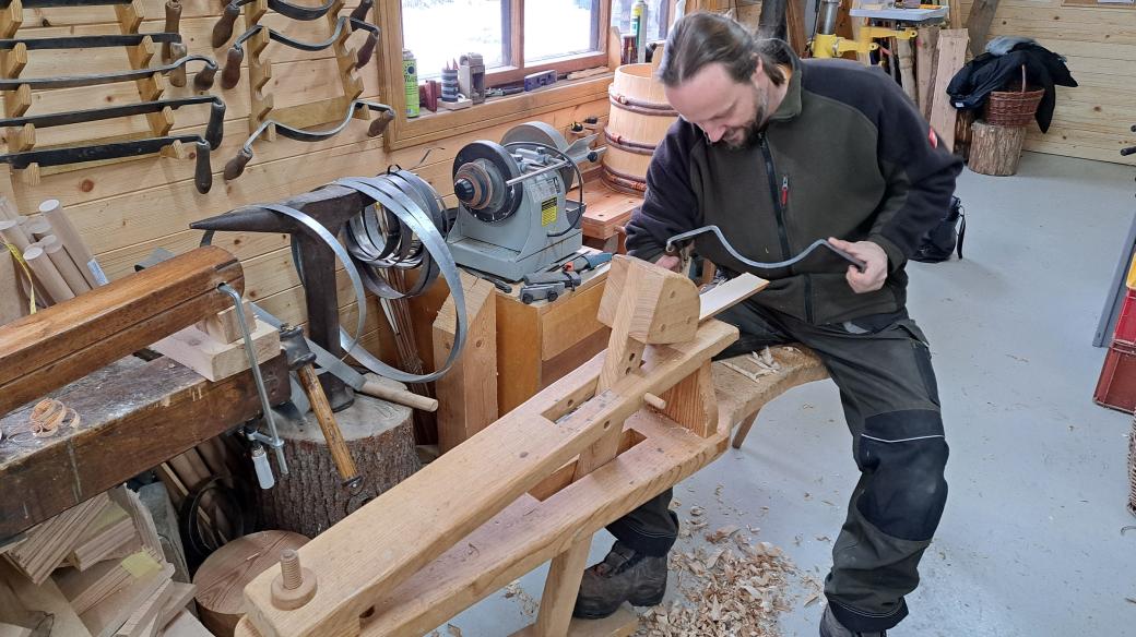 Lavice zvaná dědek slouží při opracování dřevěných dílů pořízem