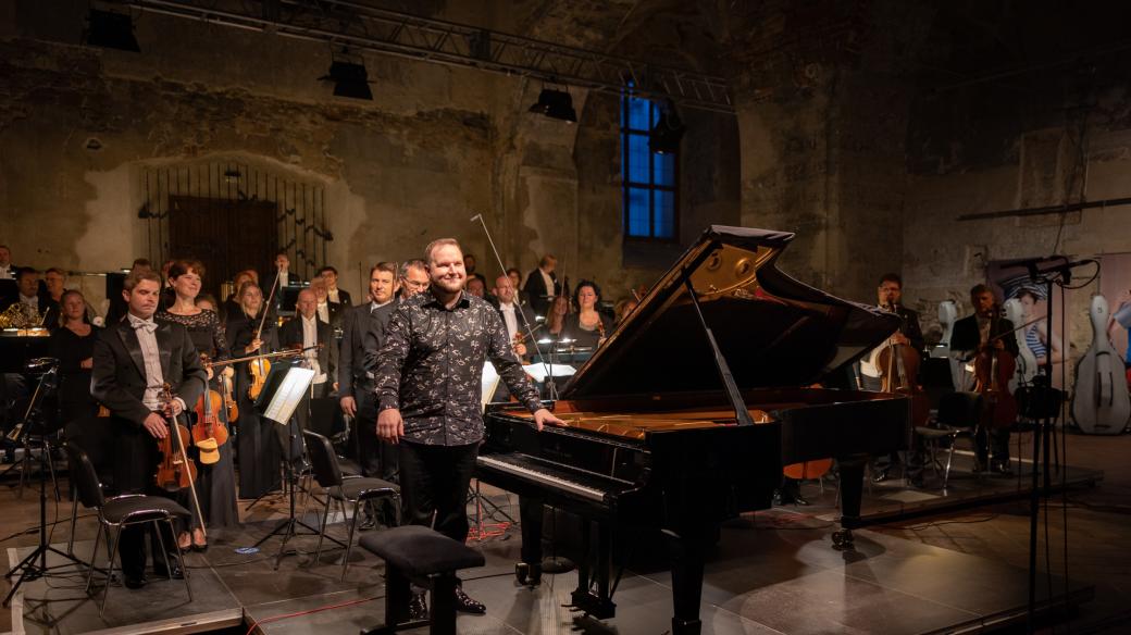 Lukáš Vondráček hraje Třetí klavírní koncert Bély Bartóka