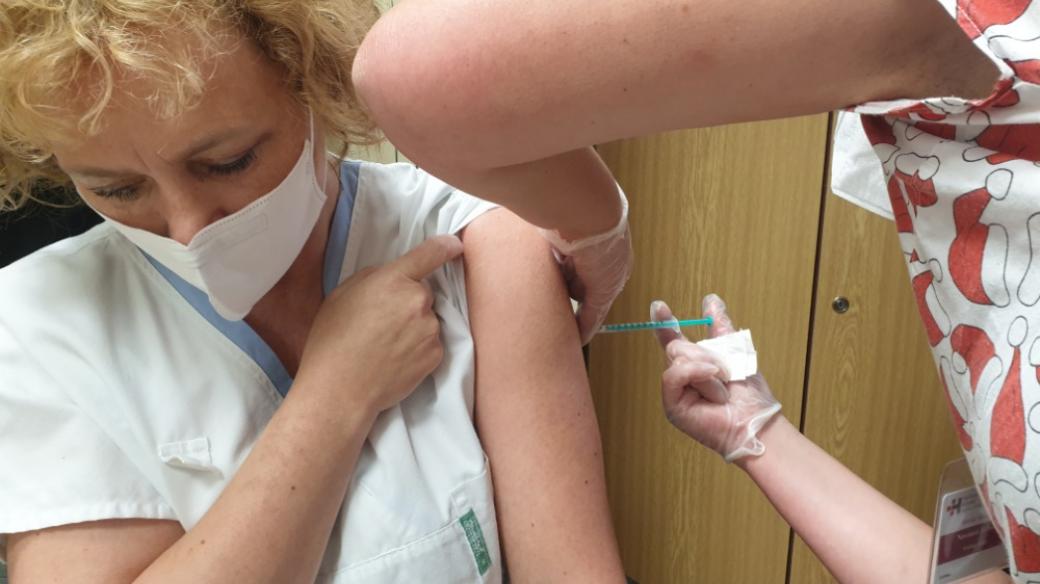 V Karlovarském kraji začalo očkování proti covid-19