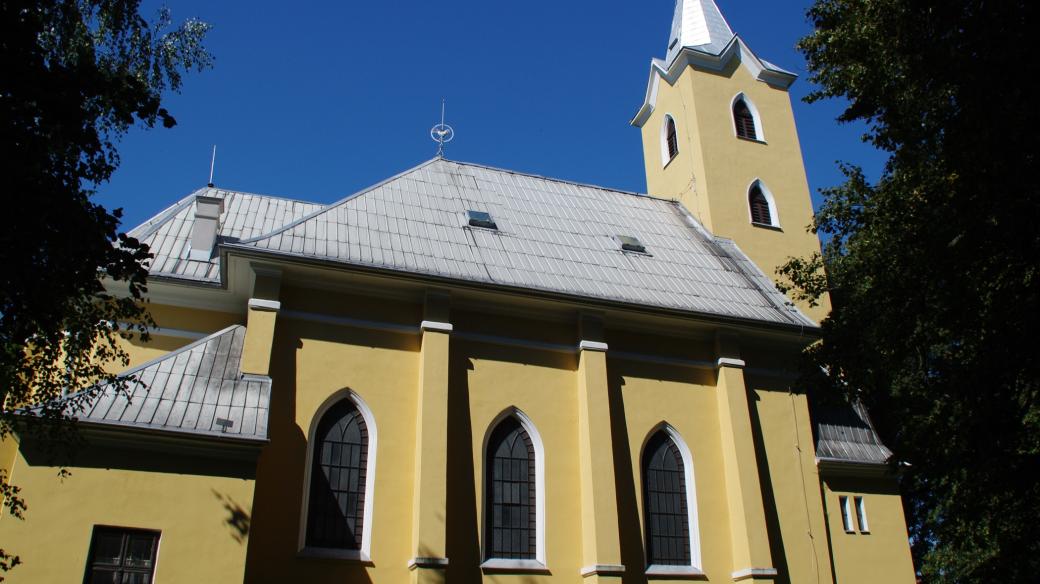 Kostel sv. Petra a Pavla pochází z roku 1926