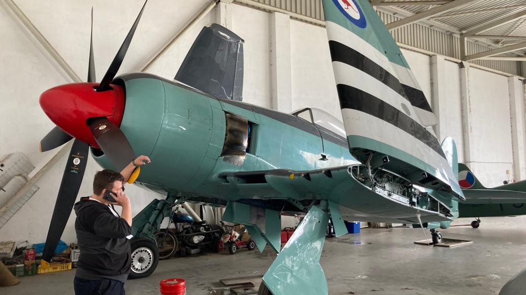 Historická stíhačka britského letectva Hawker Sea Fury na roudnické Memorial Air Show