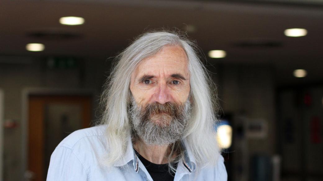 Miroslav Petříček, filozof (žák Jana Patočky), působí jako vysokoškolský profesor na Filozofické fakultě UK