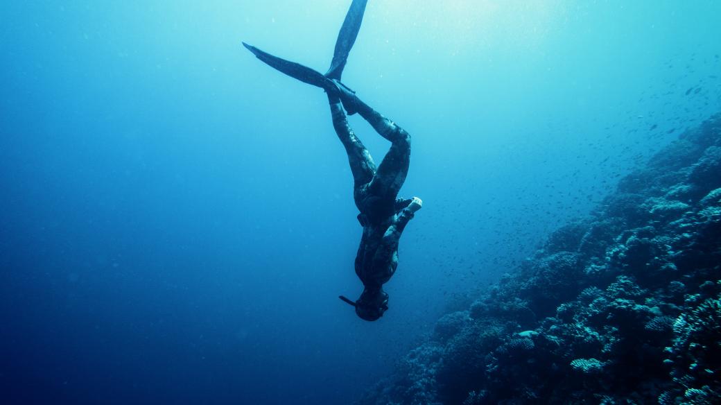 Freediving vyžaduje klid a pokoru. Je to ale velká zábava