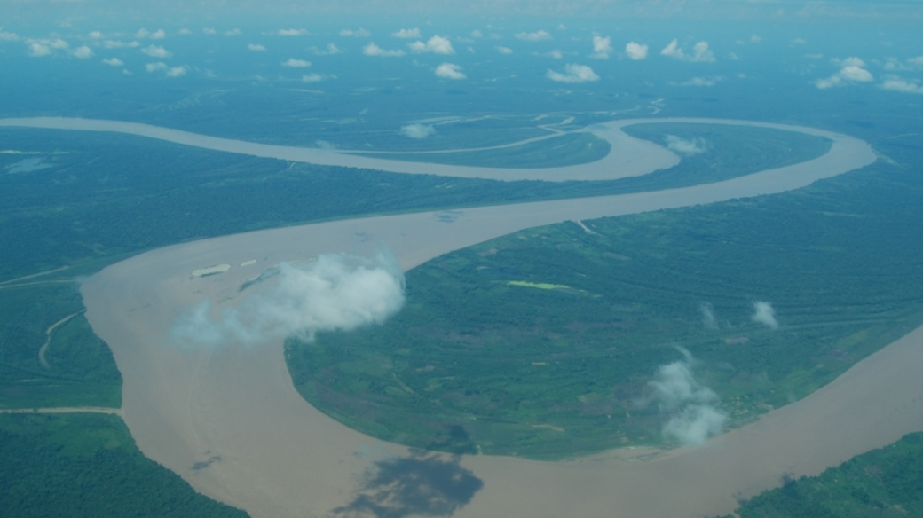 Ekologičtí aktivisté se spojili s akademiky, aby ochránili tisíc let starý prales. Na obrázku řeka Ucayali.