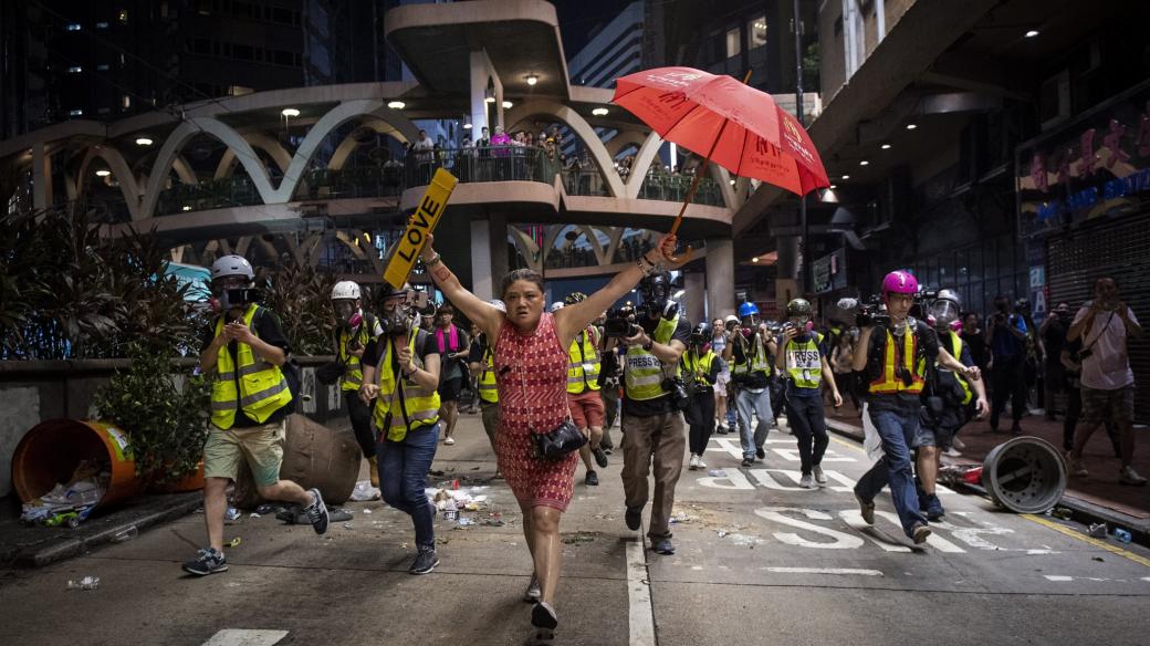 Protesty v Hongkongu zachytil dánský fotograf pro agenturu AFP. Jeho sérii porota vybrala jako nejlepší v kategorii Zprávy