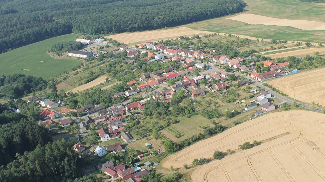 Obec Karlovice na Zlínsku, letecký pohled