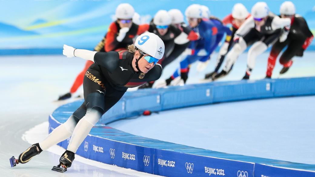Německá rychlobruslařka Claudia Pechsteinová v semifinále olympijského závodu s hromadným startem