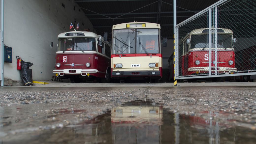 Historické trolejbusy 9tr a 14tr pardubického dopravního podniku