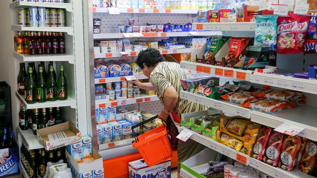 Nákup potravin (ilustrační foto)