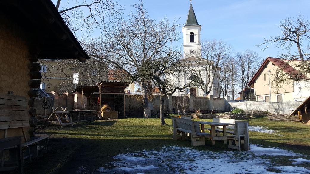 Archeologický park se nachází naproti kostelu svatého Fabiána a Šebestiána