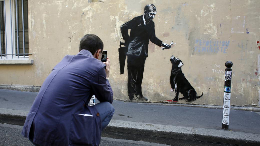 Streetart graffiti známého a zatím neidentifikovaného pouličního umělce s přezdívkou Banksy