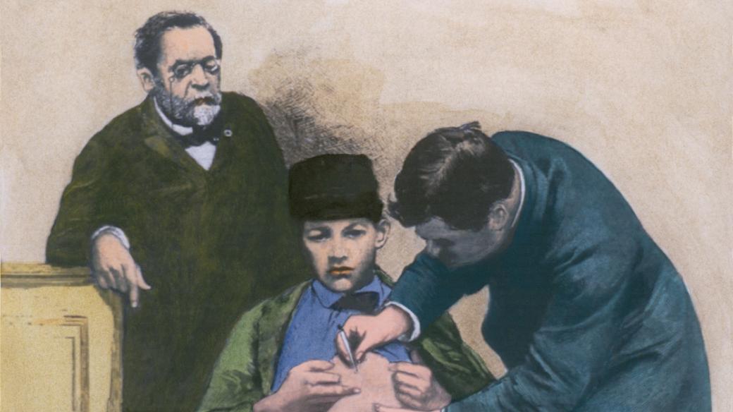 Mladý Jean-Baptiste Jupille dostává vakcínu. Přihlíží Louis Pasteur