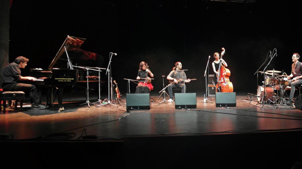 Kurdophone při koncertě na festivalu v německém Rudolstadtu