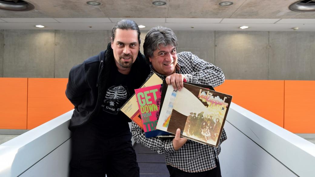 Pavel Zelinka a Ivan Ivanov v ArtCafé, které protíná zvuk vinylových kotoučů