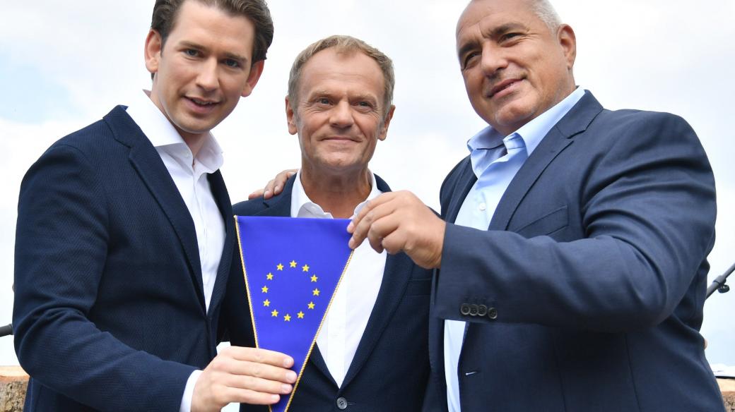 Rakousko se ujímá předsednictví v Radě unijních států (Sebastian Kurz, Donald Tusk a Bojko Borisov)