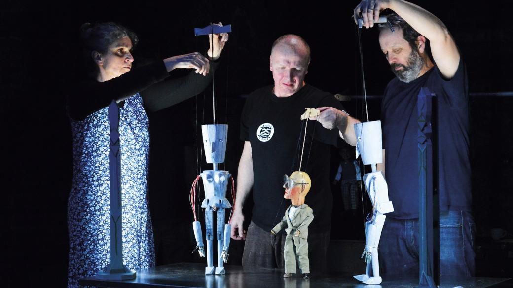 RUR podle Buchet a loutek, představení na motivy hry Karla Čapka vzniklo ve spolupráci s Českým centrem Mezinárodního PEN klubu u příležitosti stých narozenin robota. Premiéra byla online 27. listopadu 2020