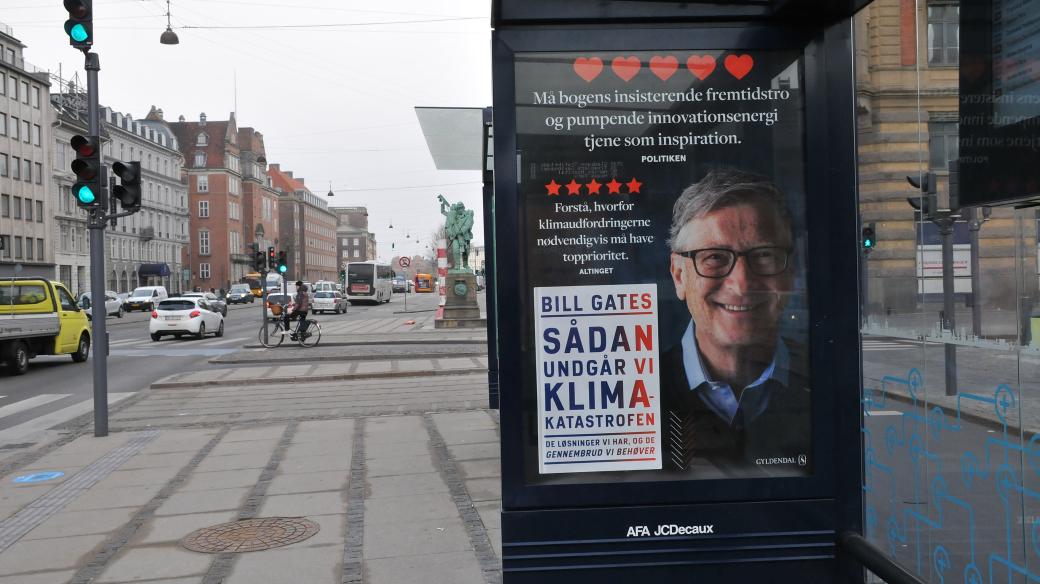 Bill Gates o tom, jak se vyhnout klimatické katastrofě. Billboard v Dánsku