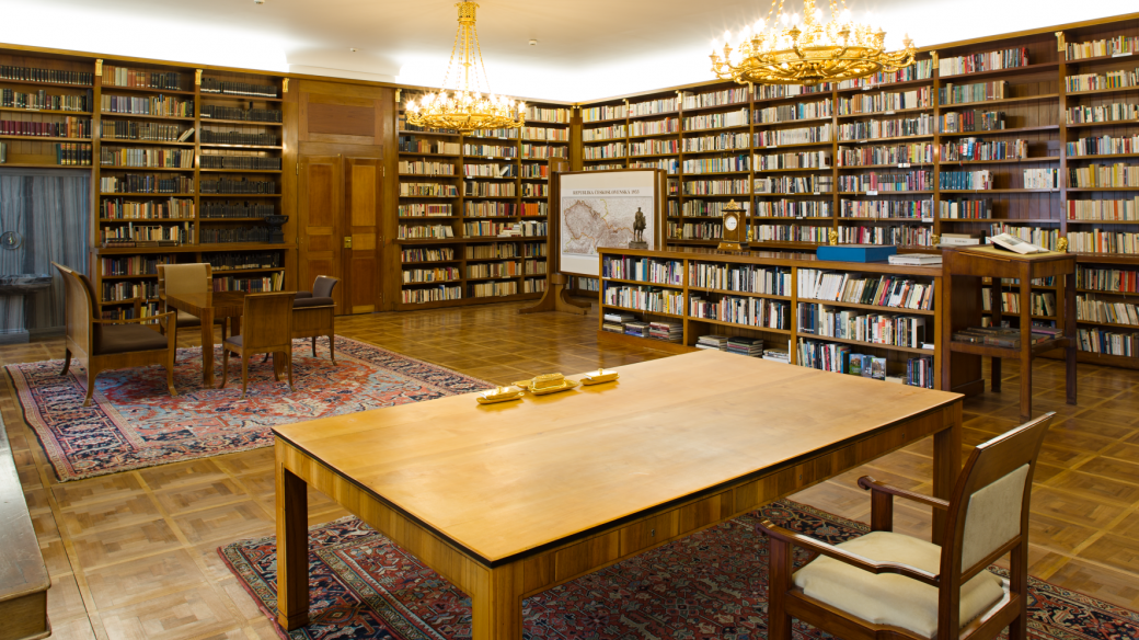 Masarykova pracovna byla vybavena nábytkem navrženým Jože Plečnikem