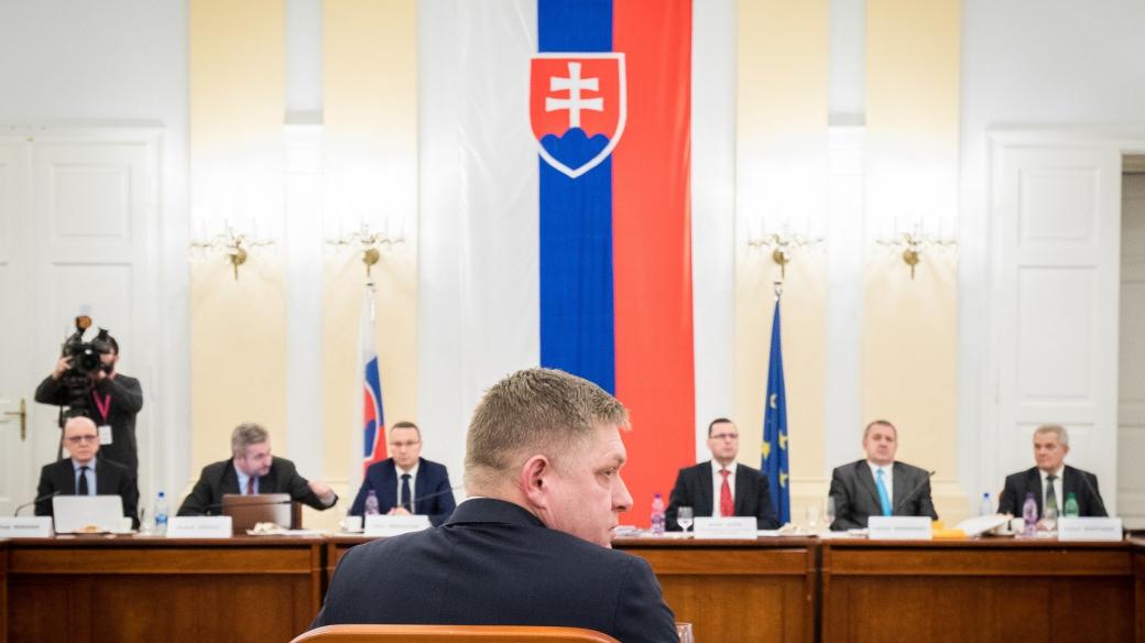 Slovenský expremiér Robert Fico odpovídal na dotazy poslanců, proč chce být členem ústavního soudu