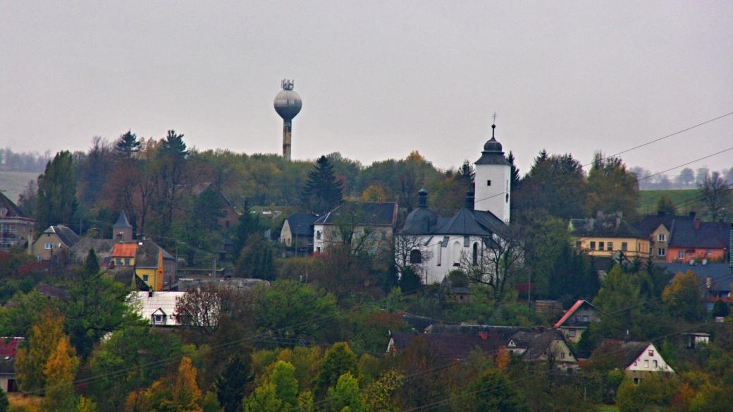 Pohled na centrum Horního Města ze silnice do Rešova