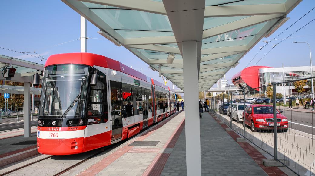 Nová obousměrná tramvaj Škoda ForCity Smart 45T