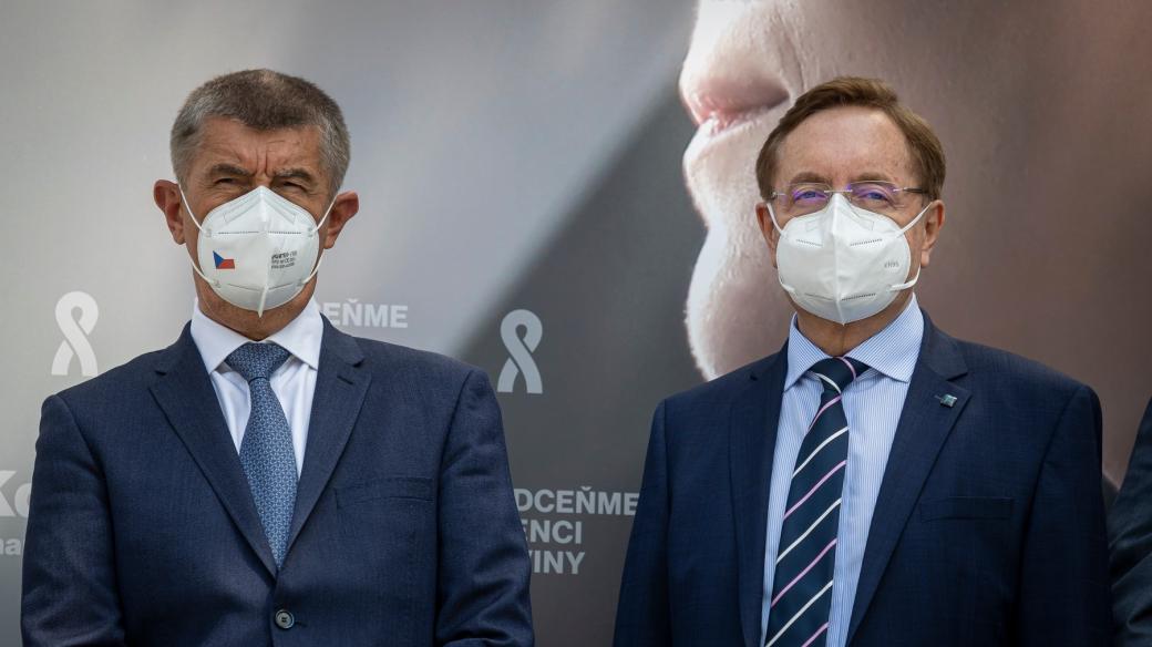 Premiér Andrej Babiš a Petr Arenberger na tiskové konferenci k přípravě výstavby nového onkologického centra v Praze