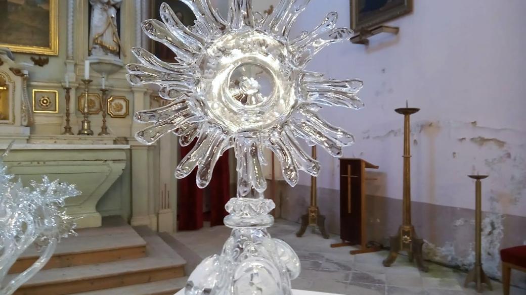Dar pro papeže - křišťálový relikviář sv. Zdislavy