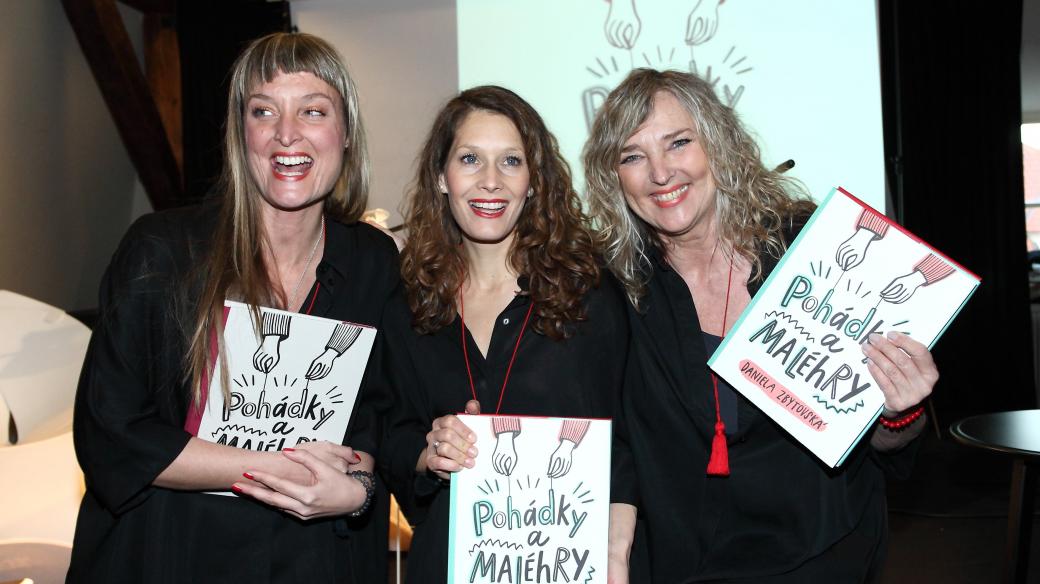 MALÉhRY: Daniela Zbytovská, Barbora Seidlová a Nikola Zbytovská se svojí knihou Pohádky a MALÉhRY