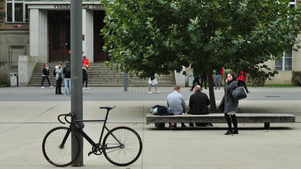 Lidé v Praze využívají kola k přepravě čím dál častěji
