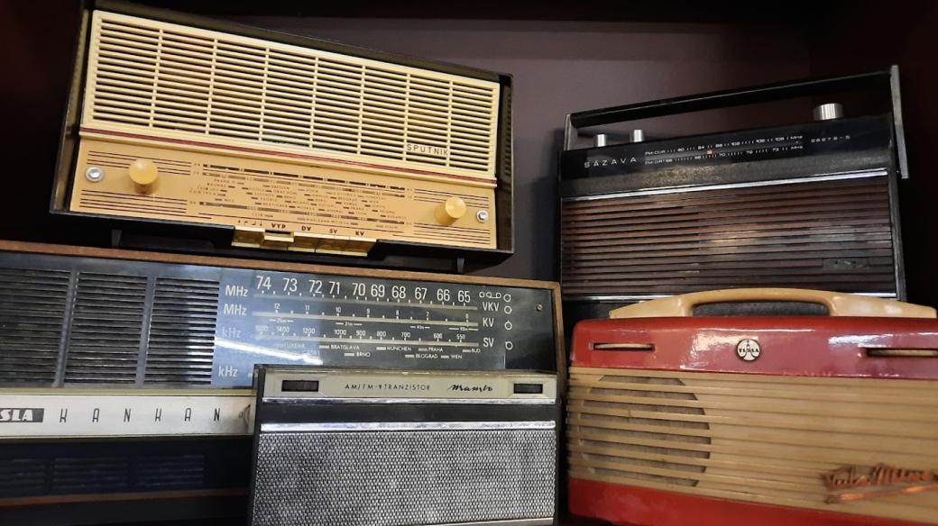 Výstava radiopřijímačů ke 100 letům rozhlasu v Technickém muzeu v Liberci