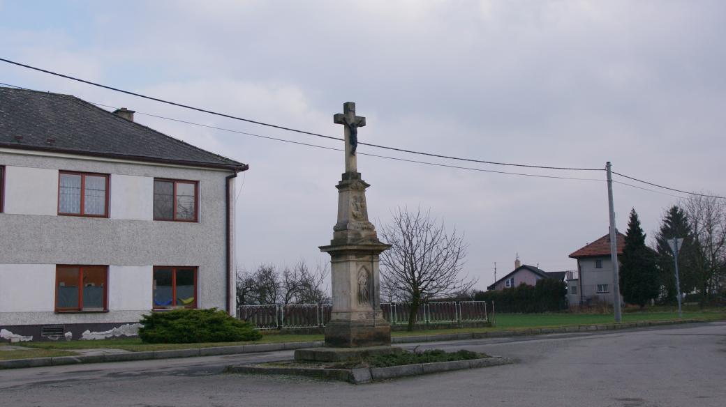 Kříž na rozcestí k Litovli