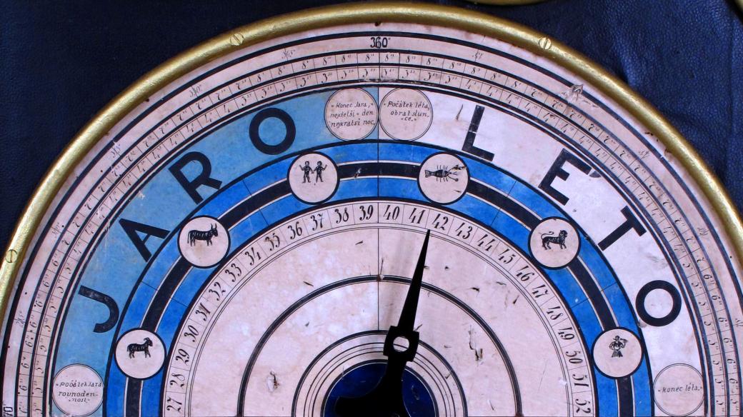 Detail jednoho z největších ciferníků orloje