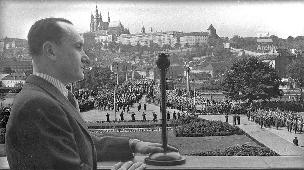 Vladimír Müller při pohřbu TGM (21. 9. 1937, koláž)