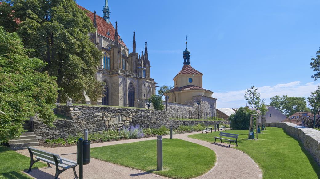 Rekonstrukce okolí chrámu sv. Bartoloměje v Kolíně trvala dva roky