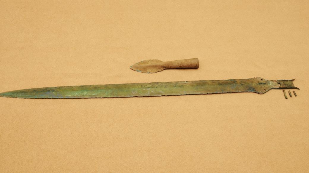 3000 let starý bronzový meč nalezený na Rychnovsku  