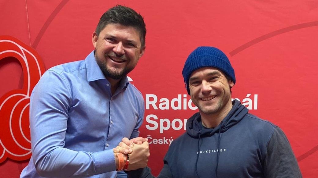 Martin Prokop a Vavřinec Hradilek ve studiu Radiožurnálu Sport. Kdo další navštívil moderátora během roku 2022?