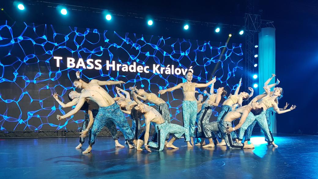 Taneční skupina T-BASS z Hradce Králové učí děti a mládež vnímat tanec jako způsob kvalitně stráveného volného času formou pohybu