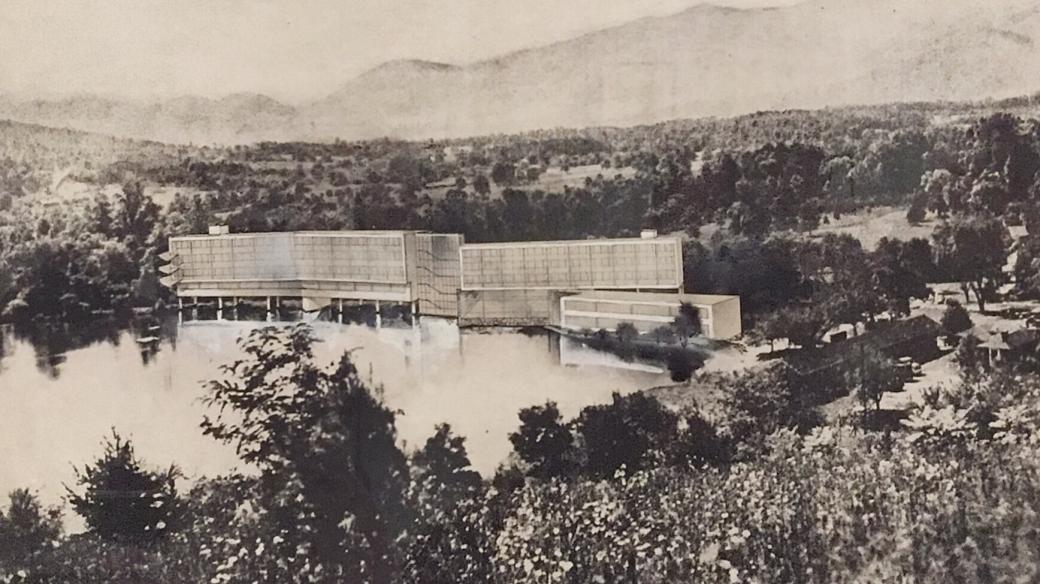 Kresba plánované budovy Black Mountain College s výhledem na jezero Eden, Asheville, Severní Karolína (1938)